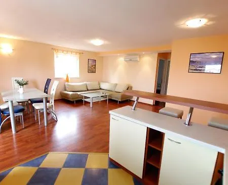 Apartman 4+1 Id 362 Murter