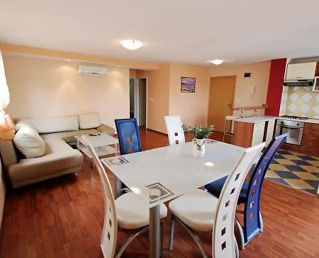 Apartman 4+1 Id 362 * Murter